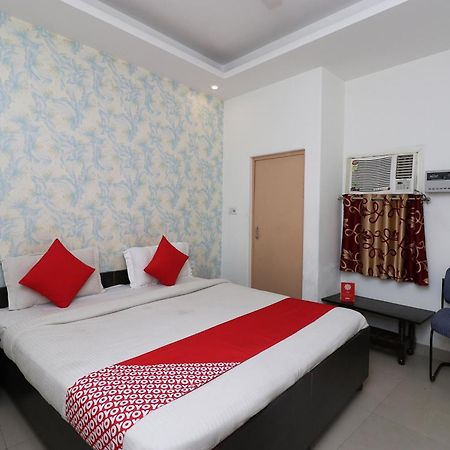 Oyo Flagship Hotel Daimond Nové Dillí Exteriér fotografie